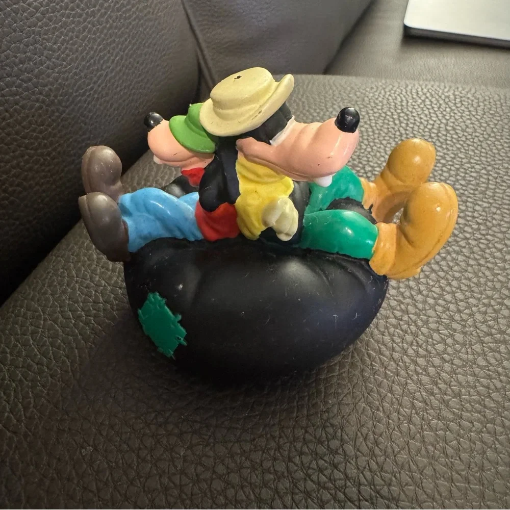 Disney's A Goofy Movie Burger King Kids Club Goofy and Max on Inner Tube Toy ‘95